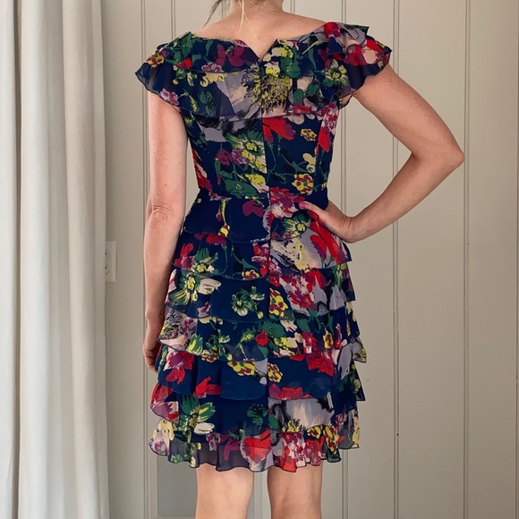 Floral fitted ruffle/layer dress. Size 1 - Picture 2 of 6